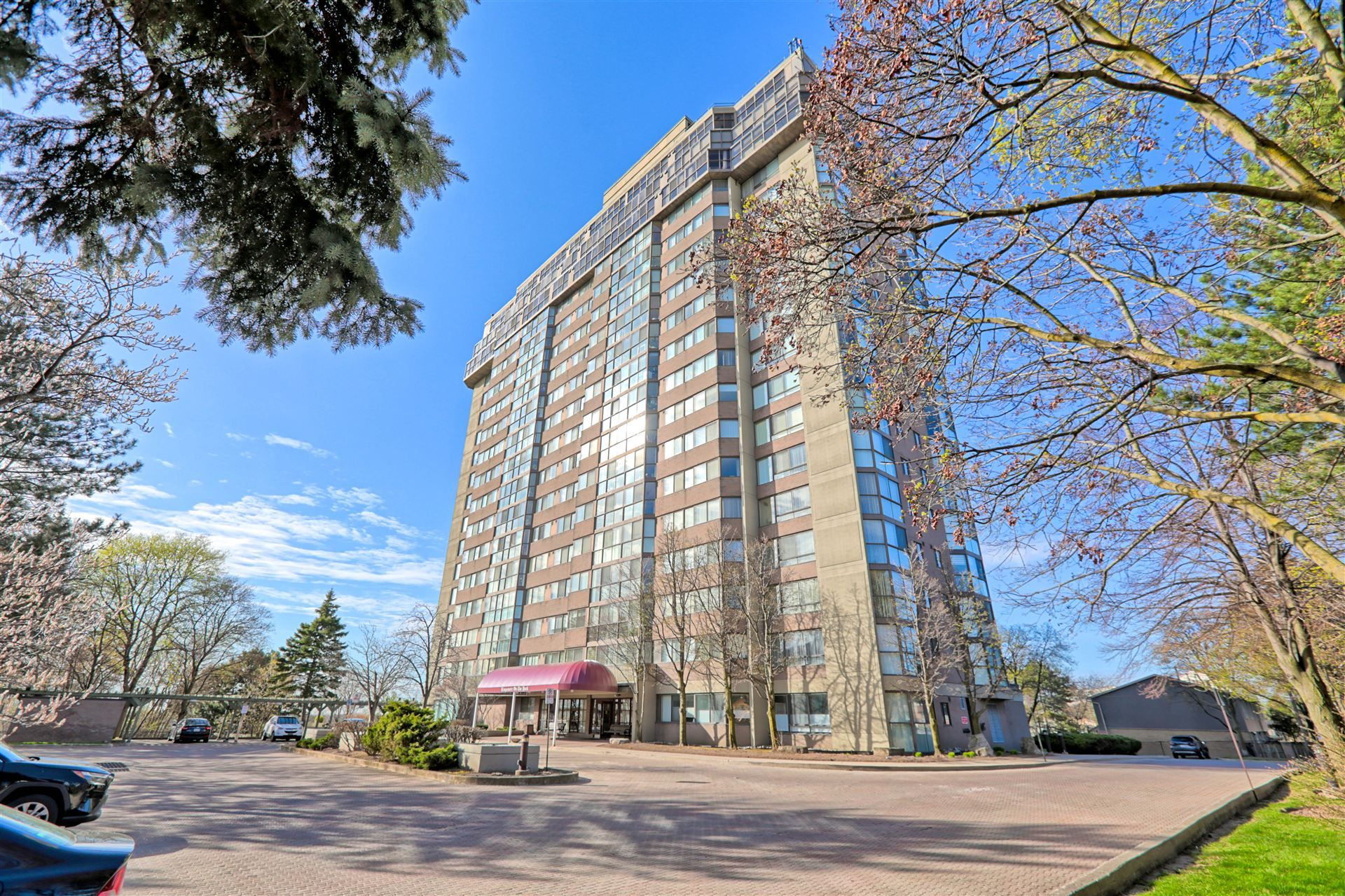 880 Dundas Street Unit# 604 Mississauga Ontario L5C 4H3