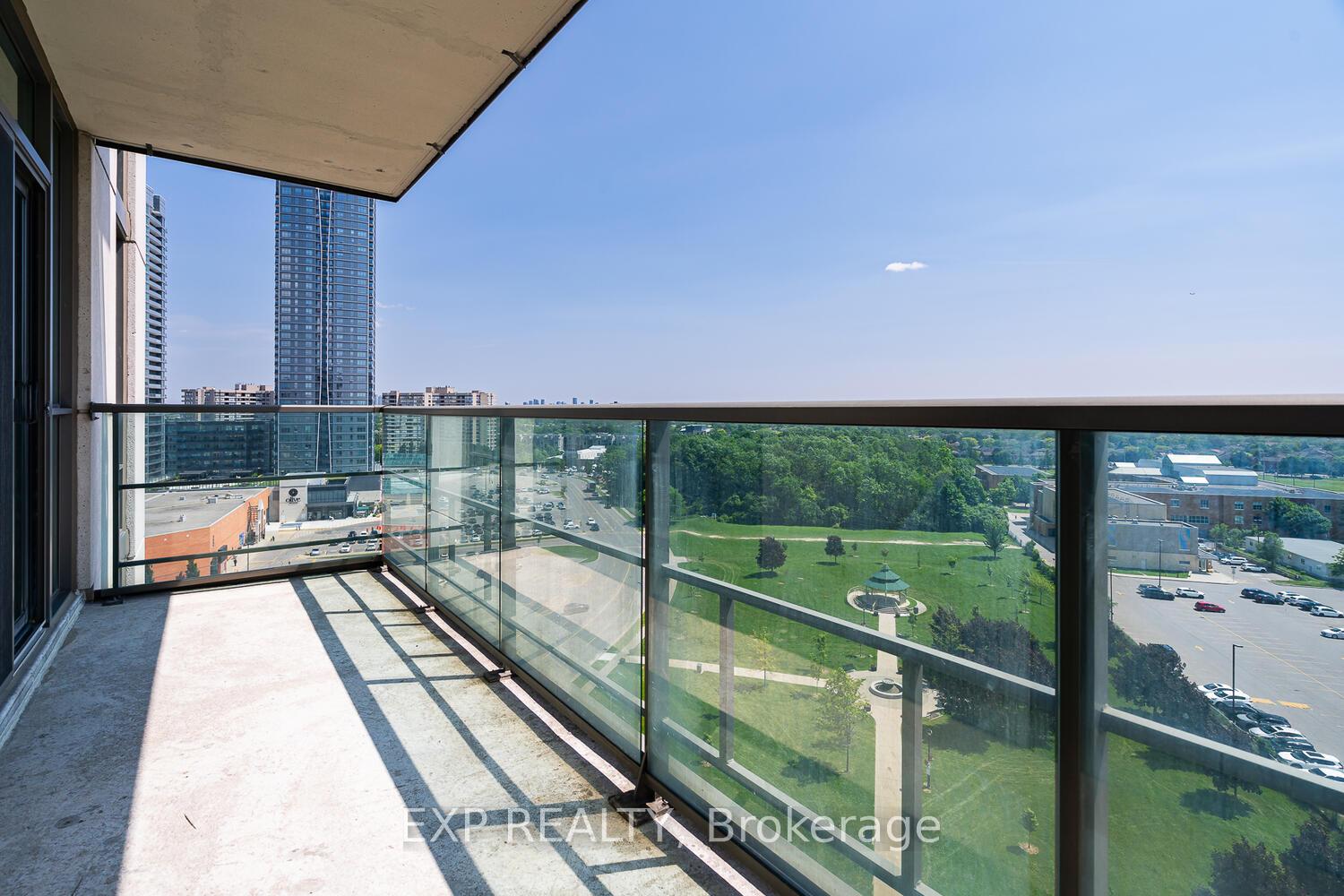 3 Bedrooms Condo at 88 Promenade, Vaughan For sale