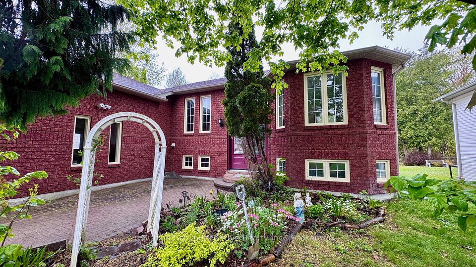 4 Bush Crescent