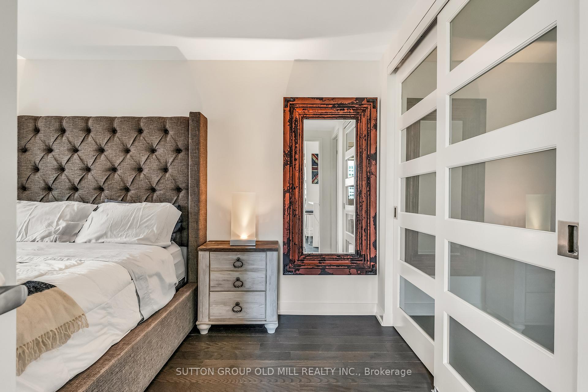 2 Bedrooms Condo at 400 Wellington, Toronto For sale