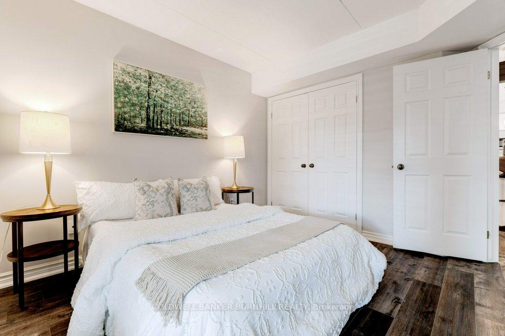 2 Bedrooms Condo at 2040 Cleaver,  Burlington For sale