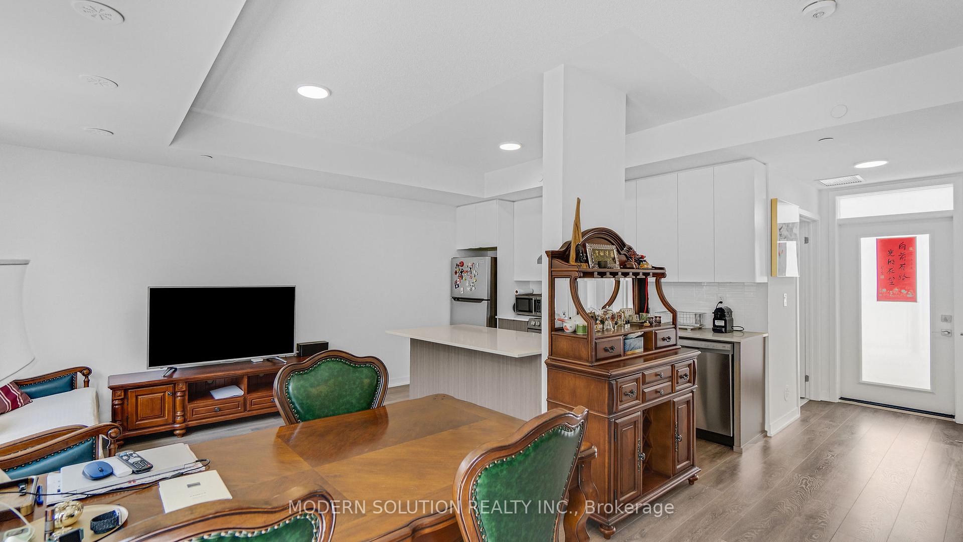 2 Bedrooms Condo at 155 Canon Jackson, Toronto For sale