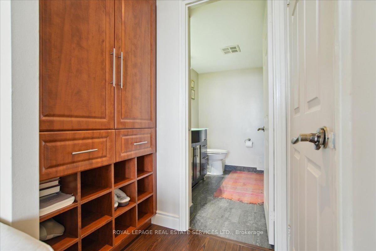 2 Bedrooms Condo at 1360 Rathburn,  Mississauga For sale