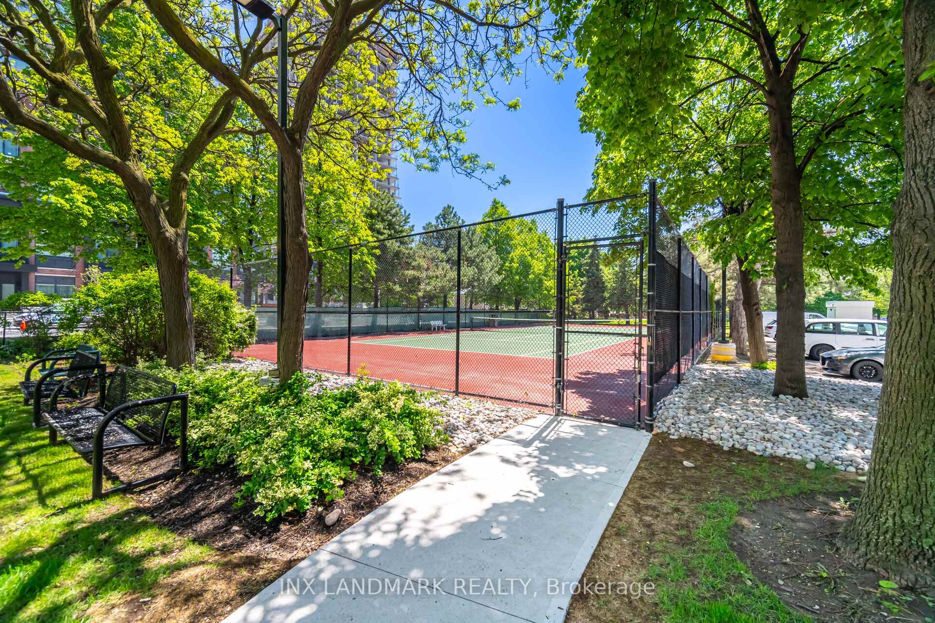 3 Bedrooms Condo at 330 Rathburn, Mississauga For sale