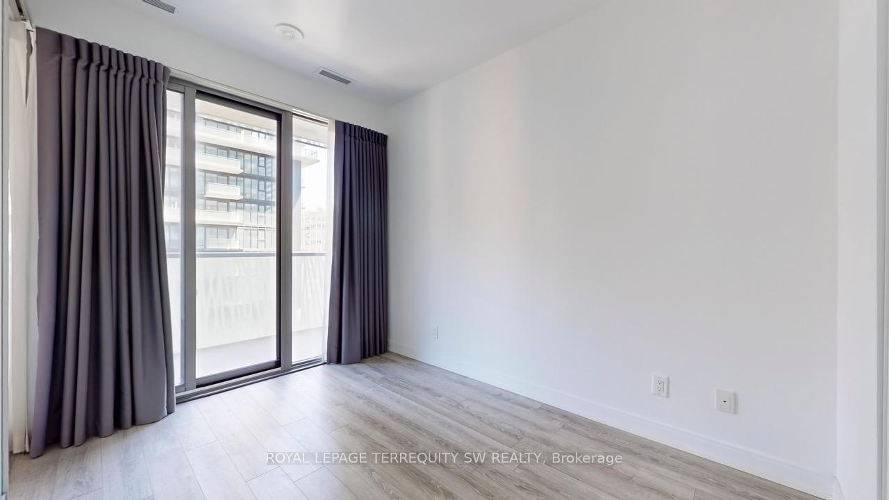 2 Bedrooms Condo at 50 Charles, Toronto For sale