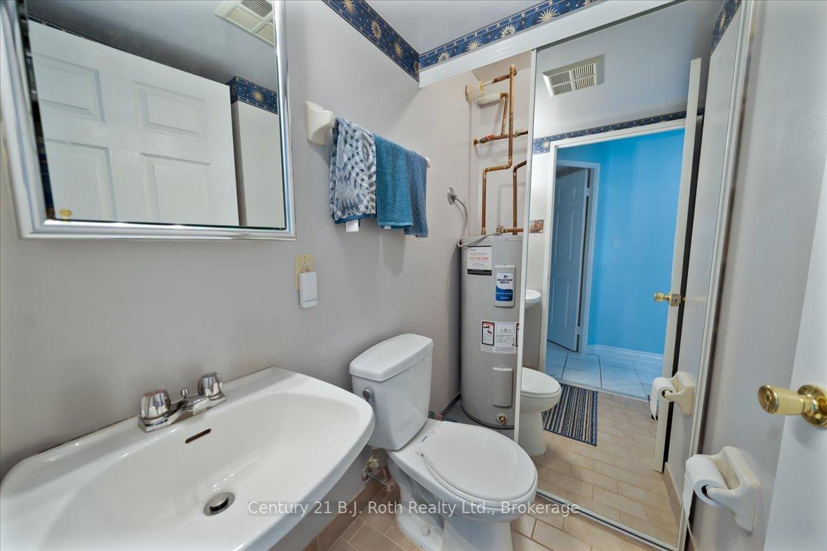 1 Bedroom Condo at 41 MARKBROOK, Toronto For sale