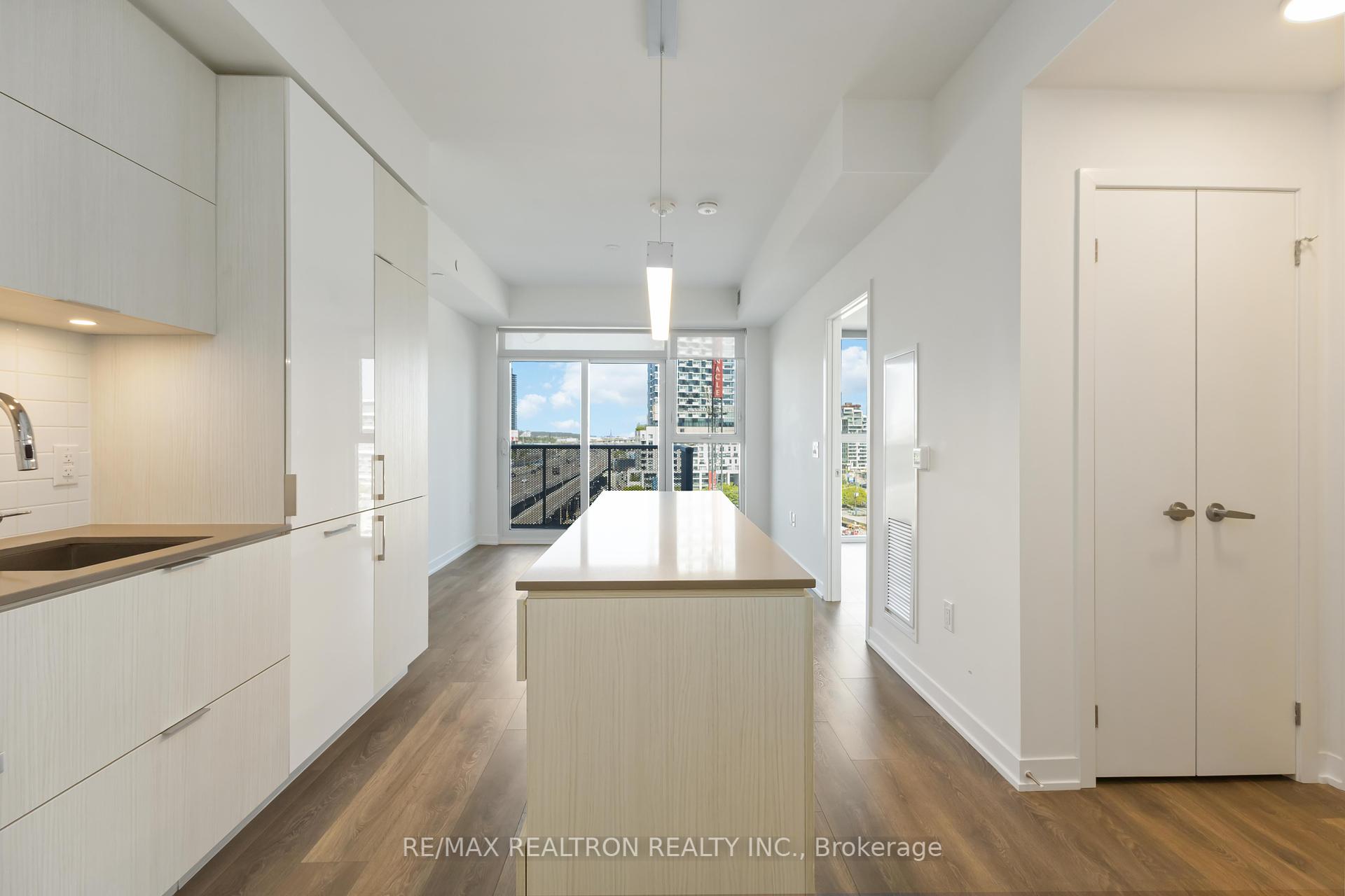 2 Bedrooms Condo at 20 Richardson, Toronto For sale