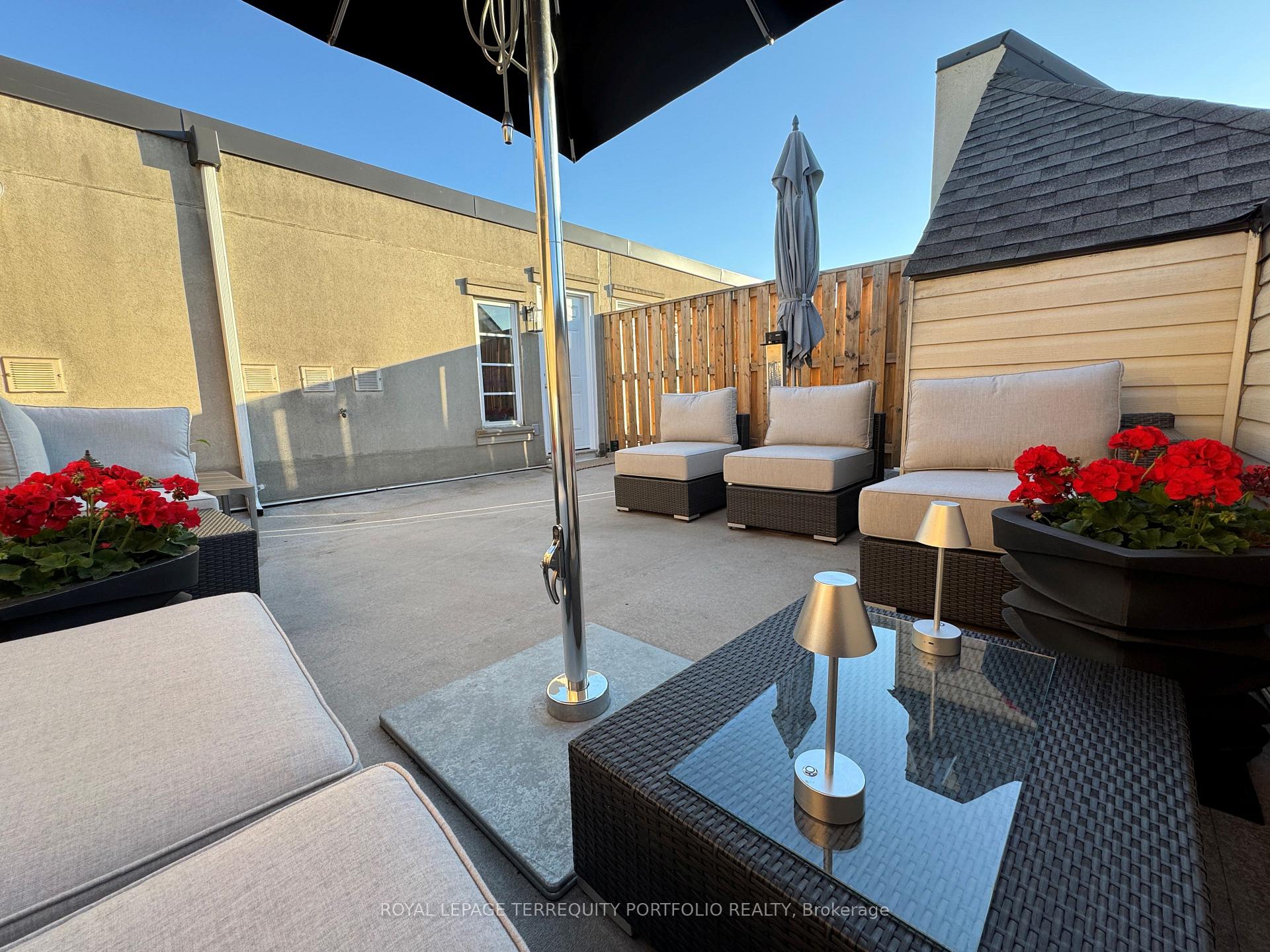 4 Bedrooms Condo at 51 York Mills, Toronto For sale