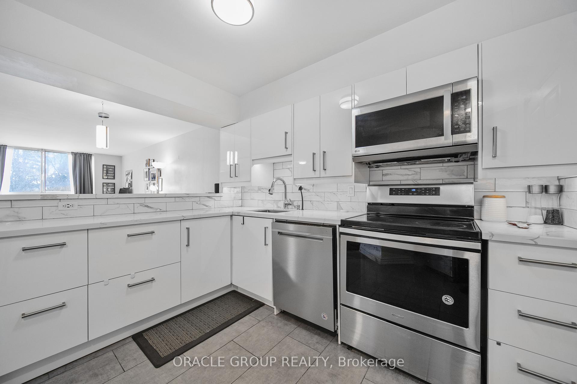 1 Bedroom Condo at 1485 Lakeshore,  Mississauga For sale