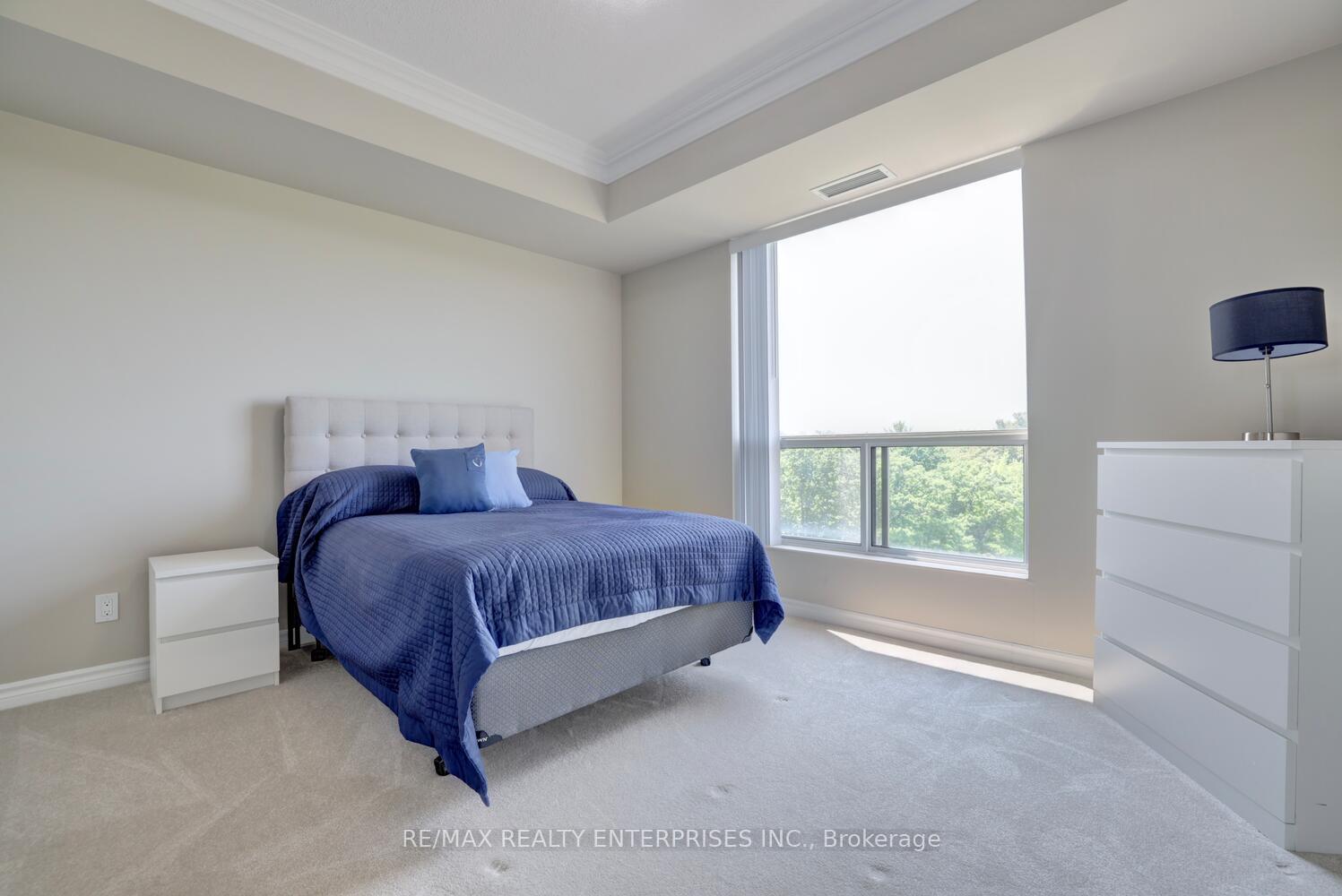 3 Bedrooms Condo at 1900 The Collegeway, Mississauga For sale
