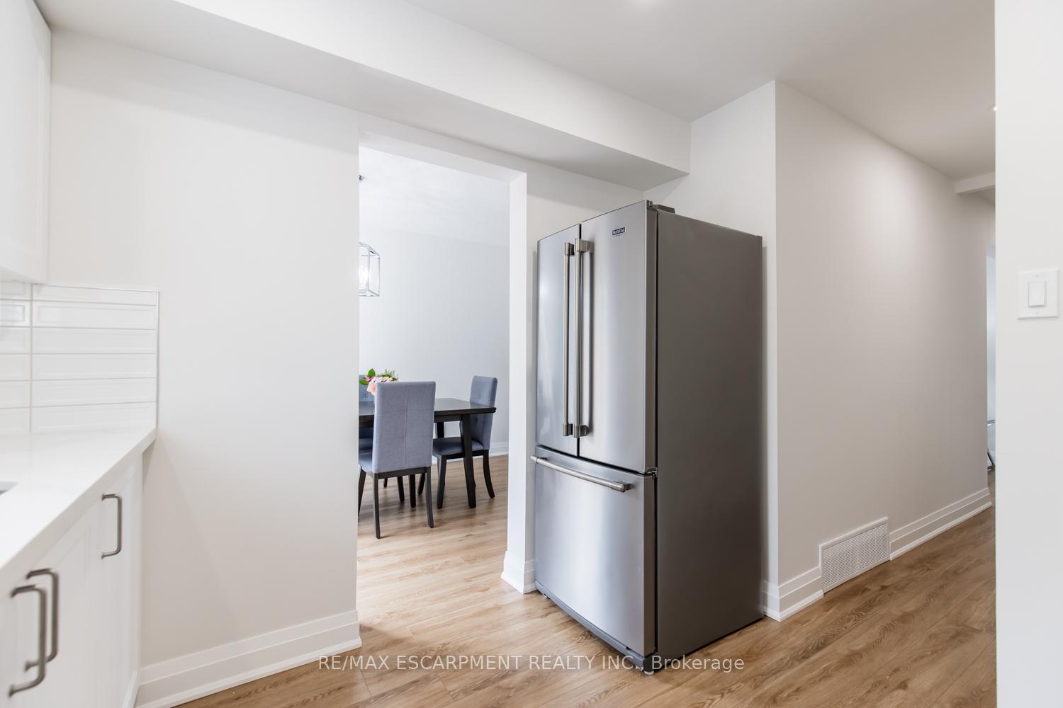 3 Bedrooms Condo at 150 Gateshead, Hamilton For sale