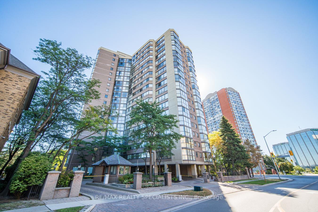 2 Bedrooms Condo at 4235 Sherwoodtowne, Mississauga For sale