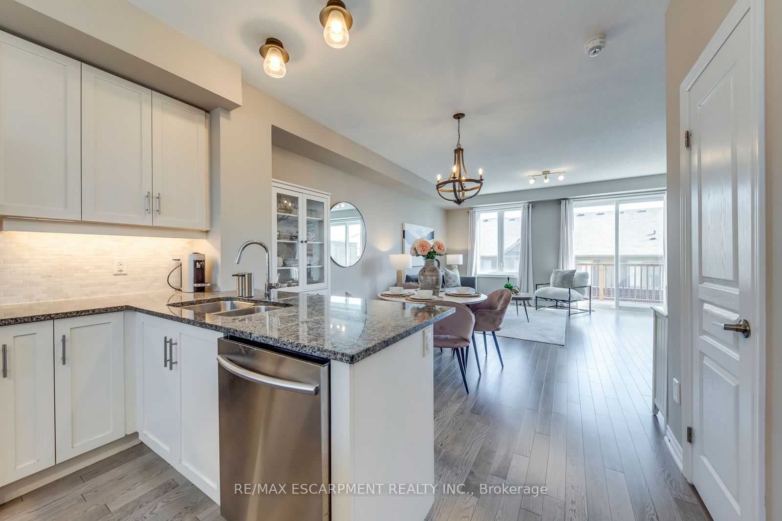 386 Belcourt Common