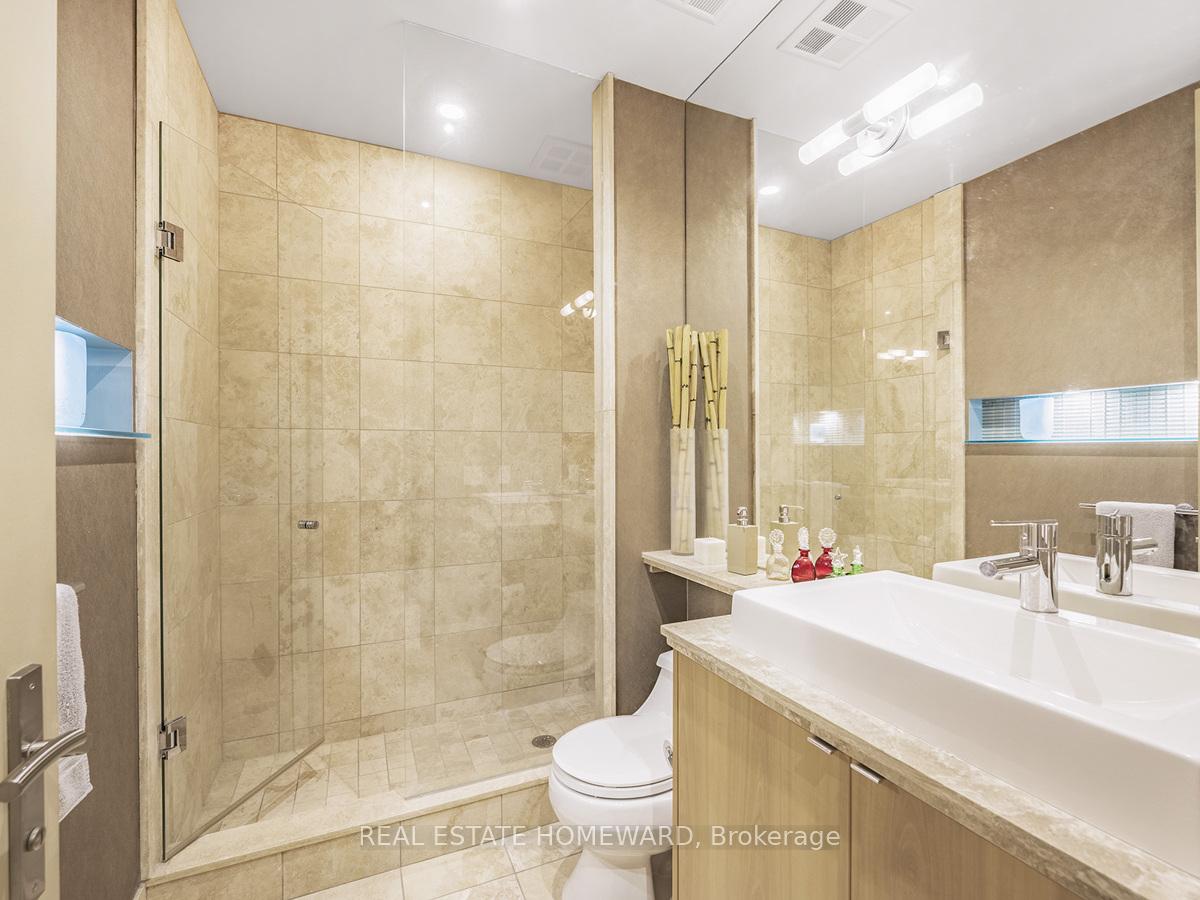 2 Bedrooms Condo at 48 St Clair, Toronto For sale