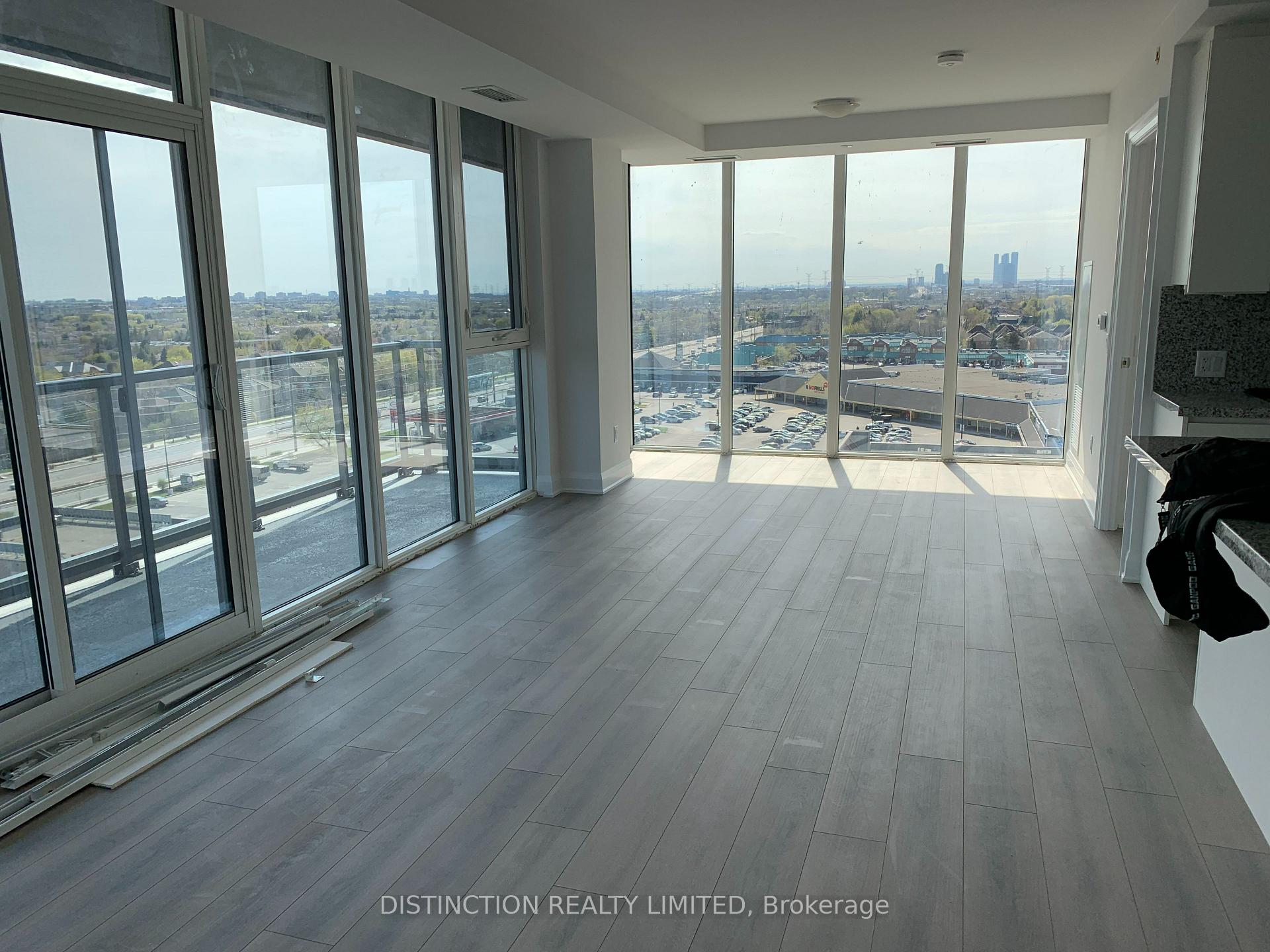 2 Bedrooms Condo at 10 gatinea, Vaughan For sale