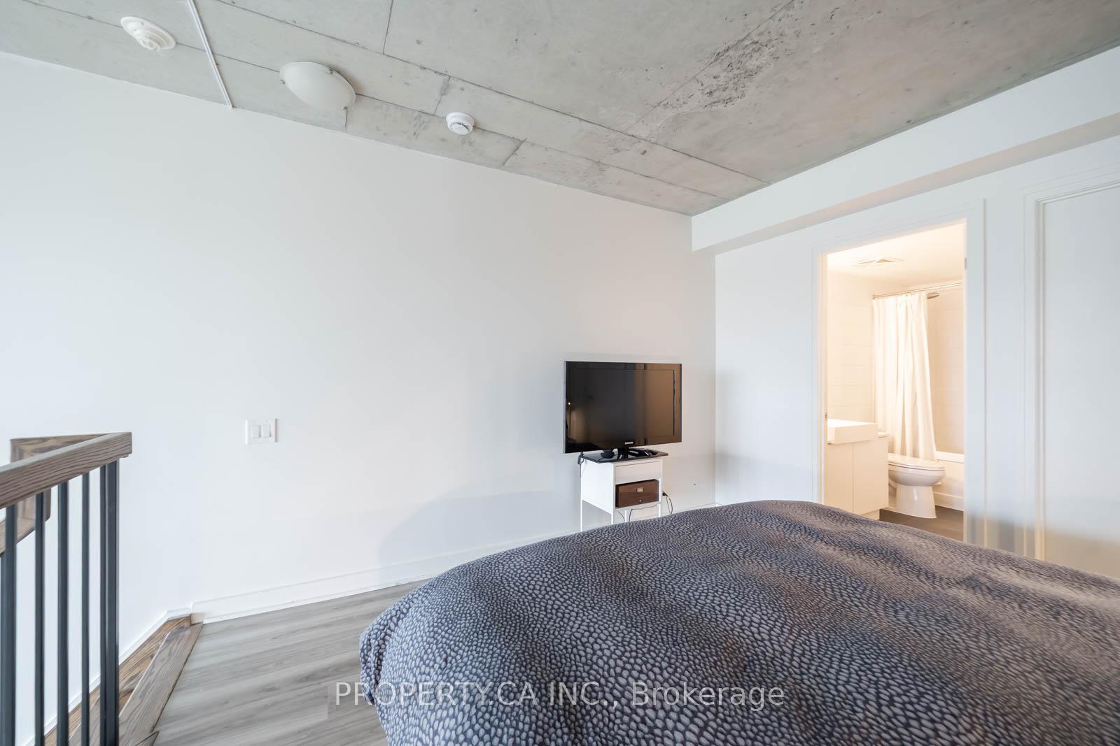 2 Bedrooms Condo at 5 Hanna, Toronto For sale