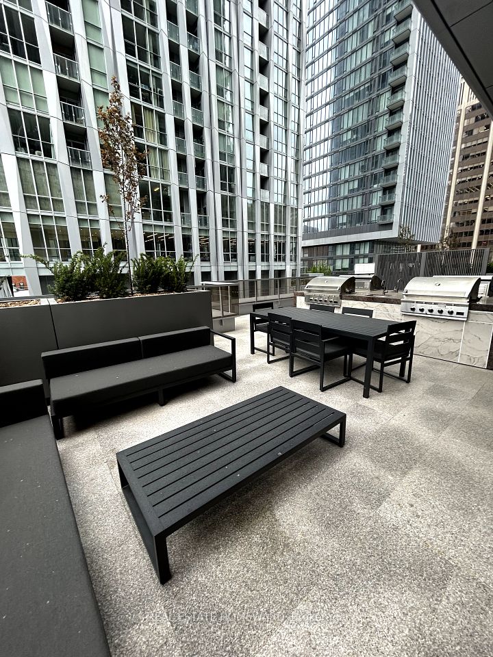 11 Yorkville Avenue