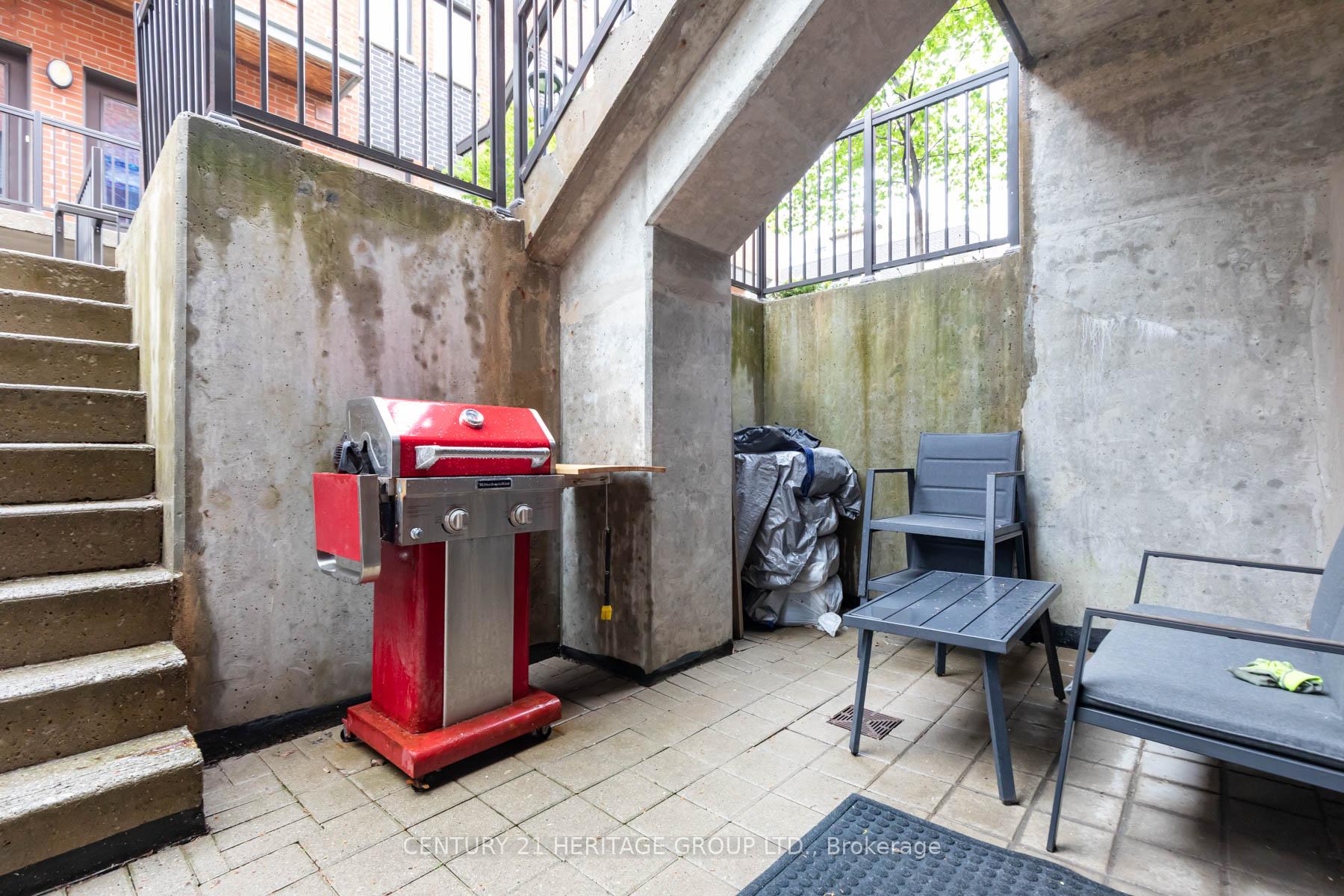 2 Bedrooms Condo at 68 Winston Park, Toronto For sale