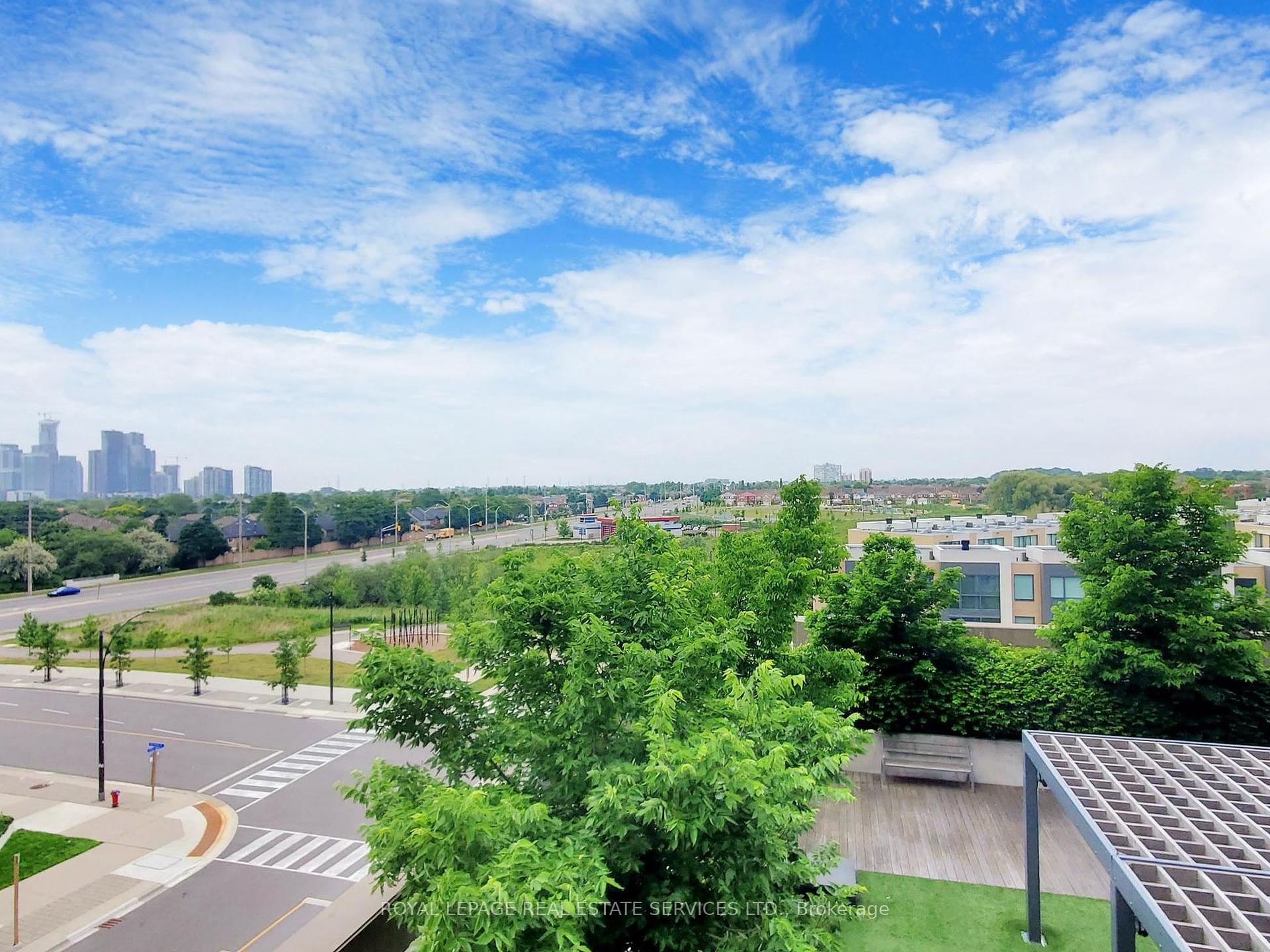 3 Bedrooms Condo at 5025 Four Springs, Mississauga For sale
