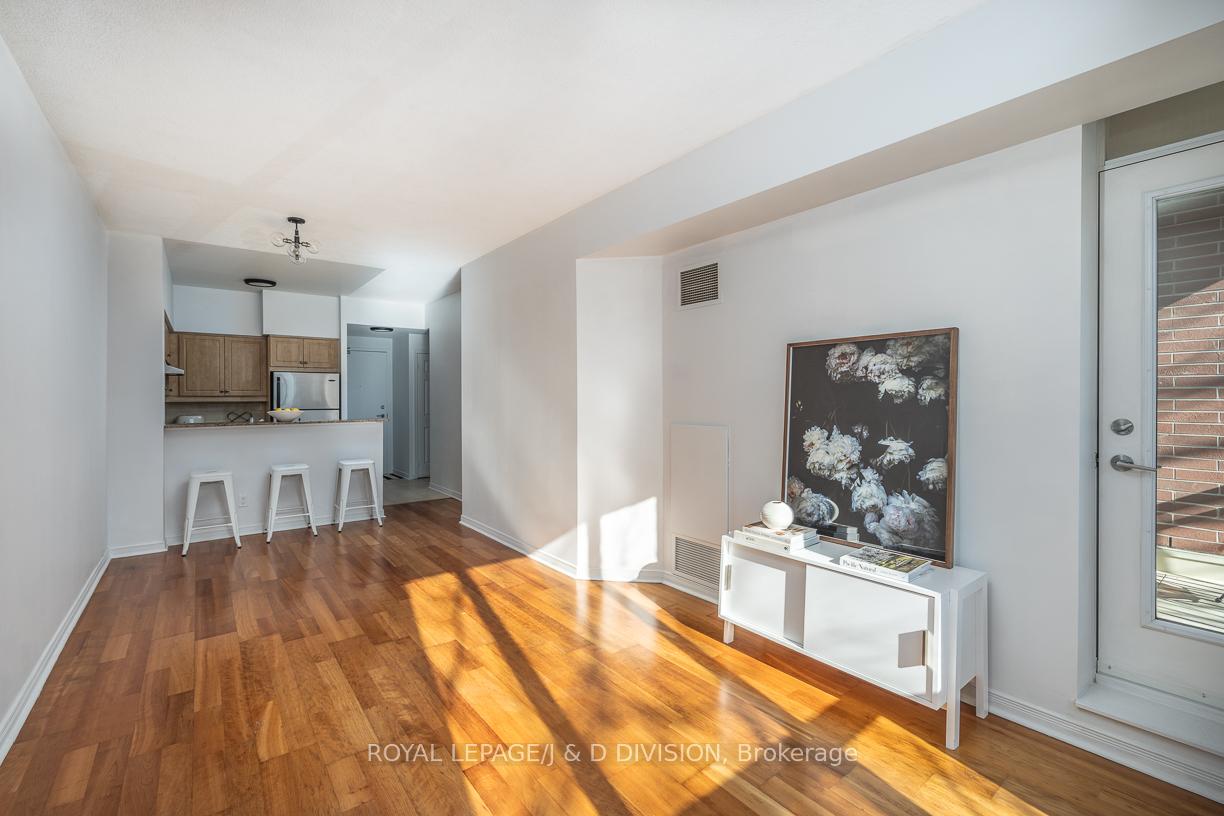 1 Bedroom Condo at 485 Rosewell,  Toronto For sale