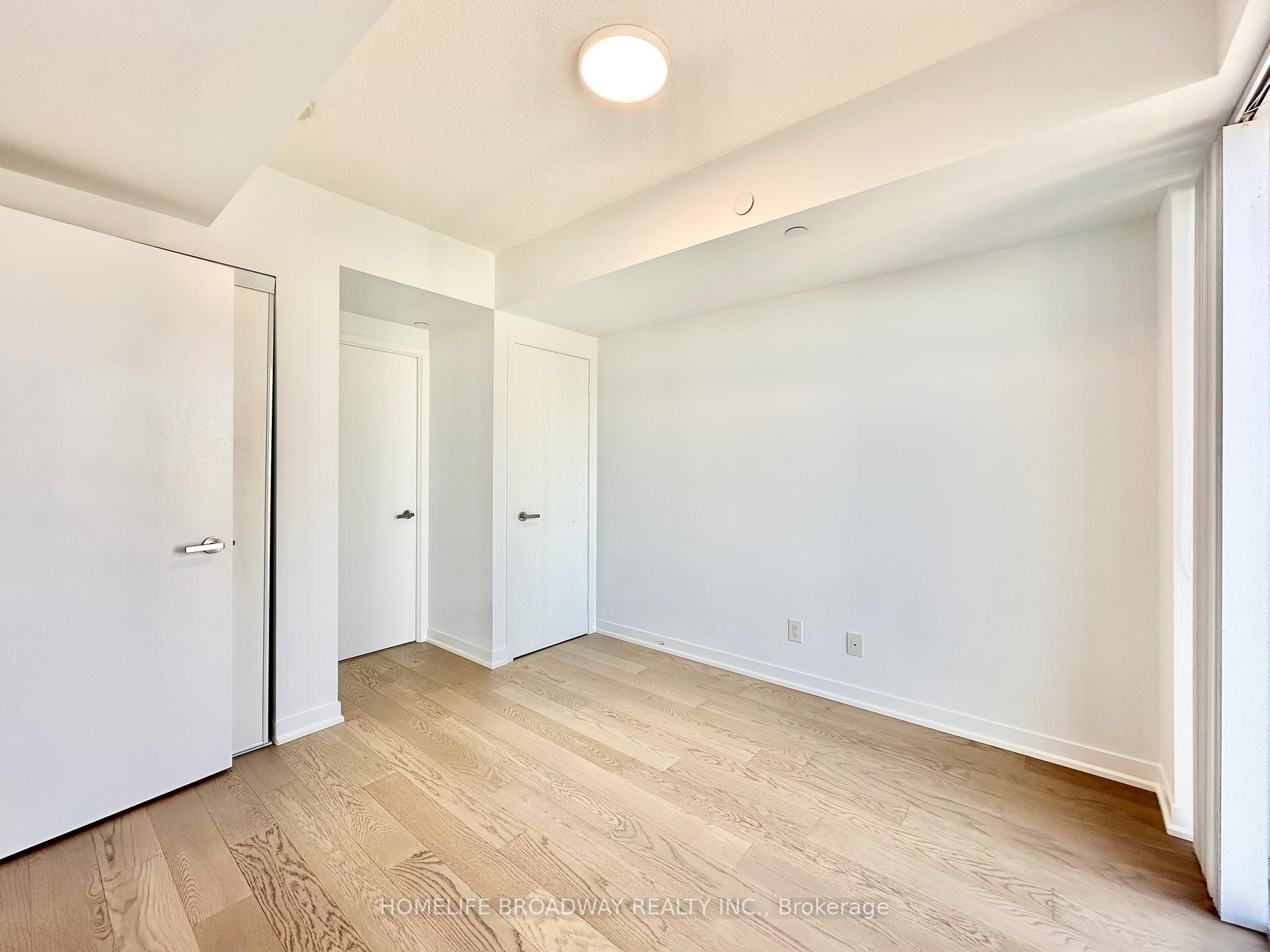 1 Bedroom Condo at 88 Harbour,  Toronto For sale