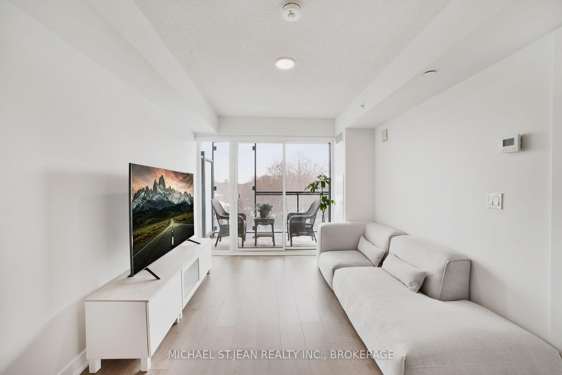 1 Bedroom Condo at 1119 Cooke,  Burlington For sale