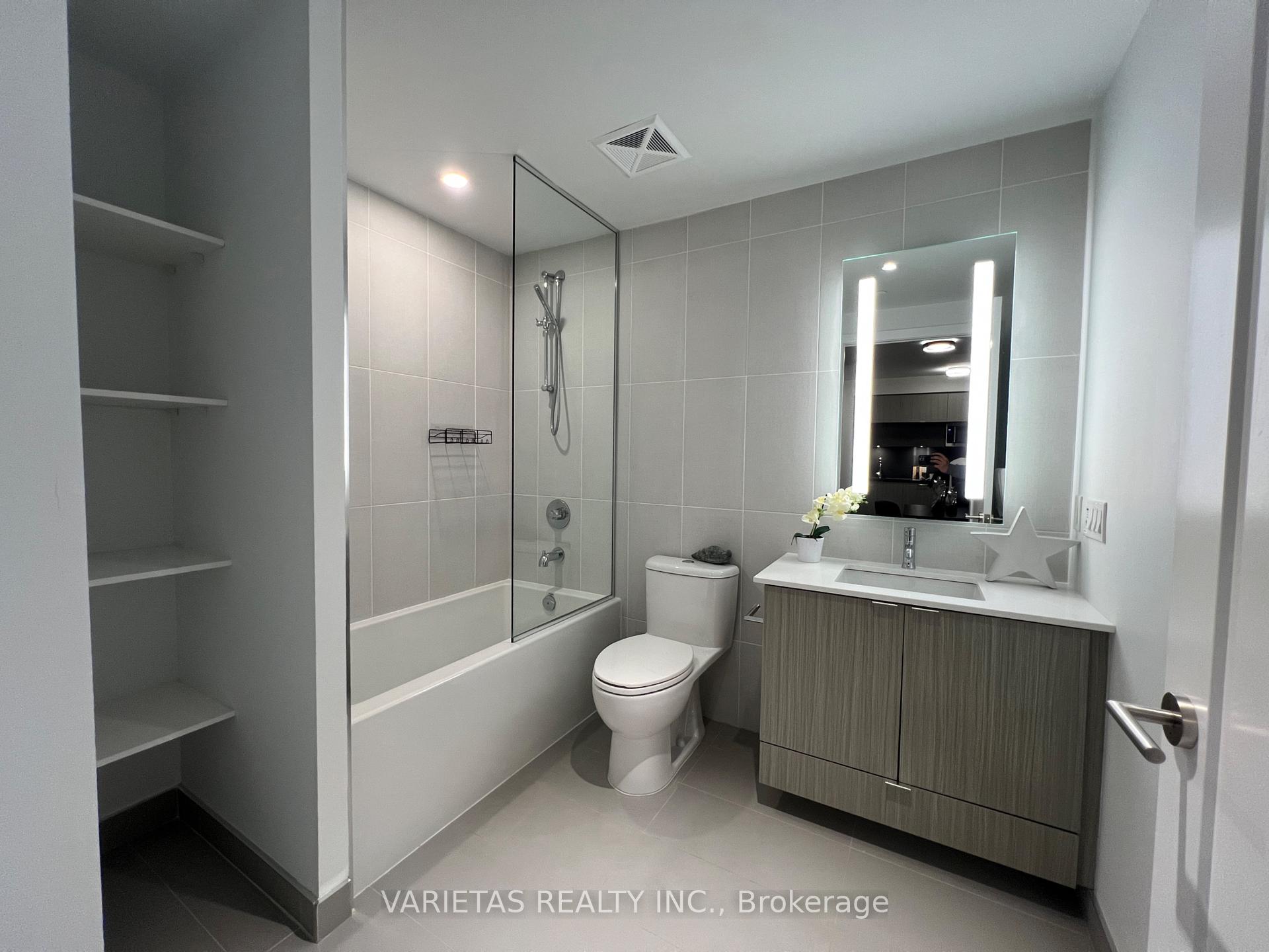 3 Bedrooms Condo at 585 Bloor, Toronto For sale