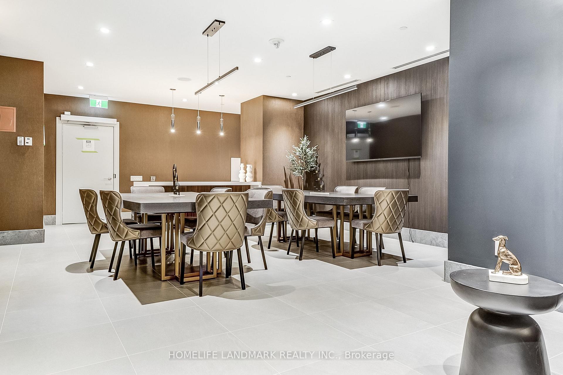 3 Bedrooms Condo at 28 Widmer 3429,  Toronto For sale