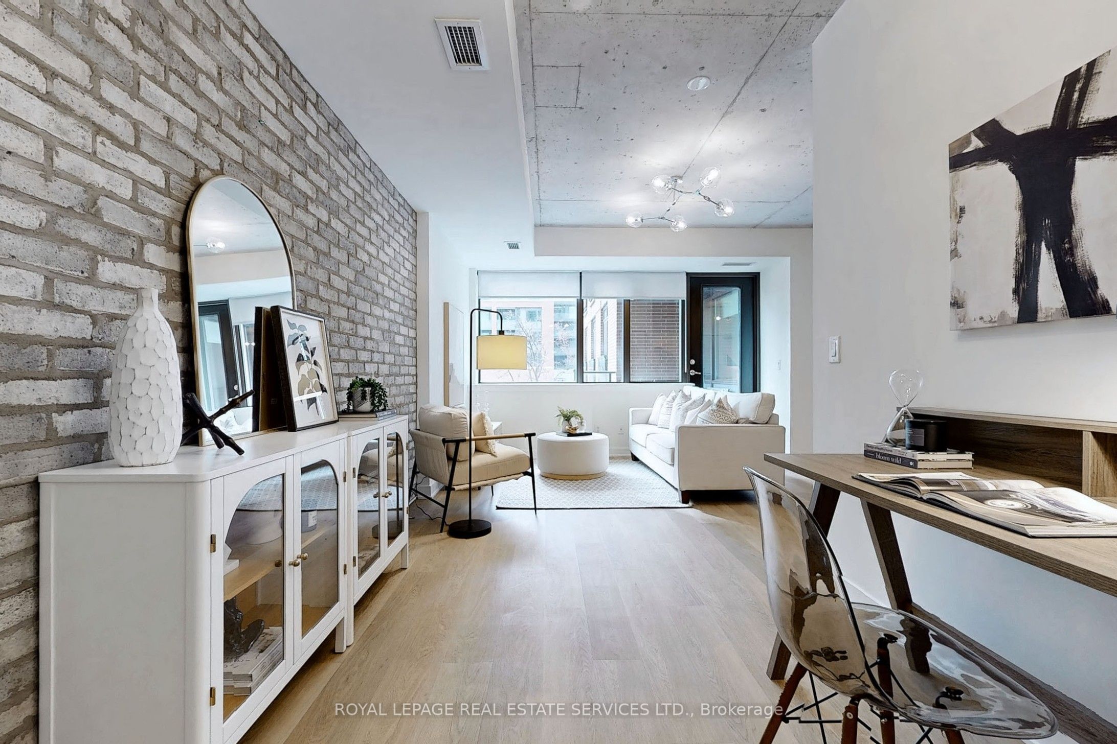 400 Wellington Street W, #507
