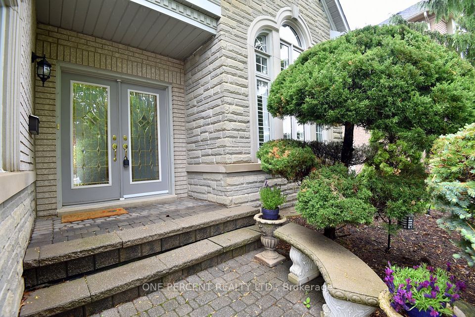 4323 Clubview Drive, Burlington, ON L7M 4R3