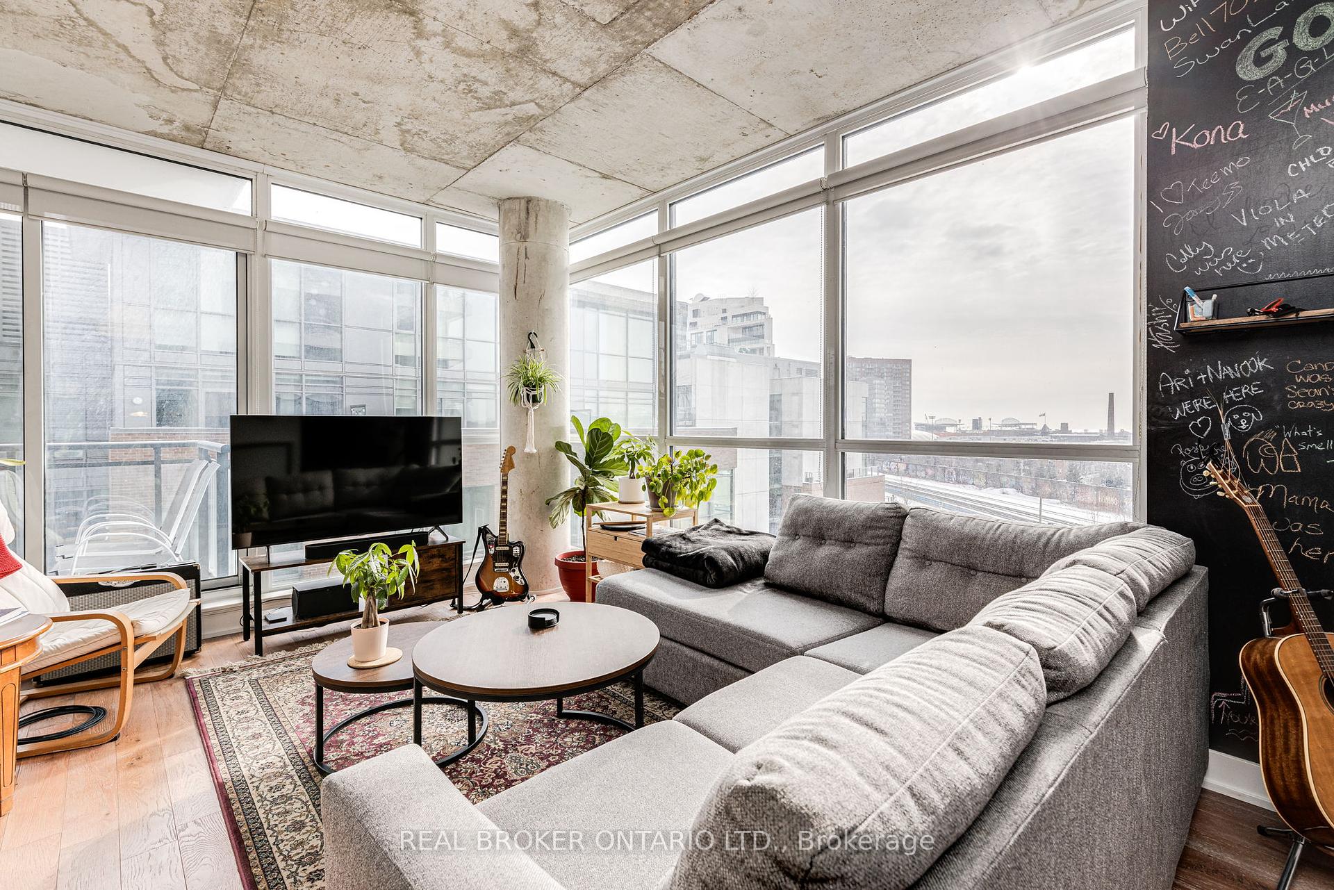 2 Bedrooms Condo at 20 Minowan Miikan, Toronto For sale