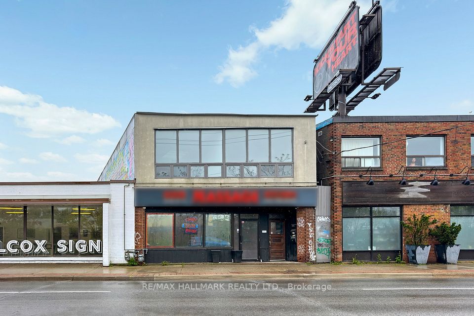 3631 Dundas