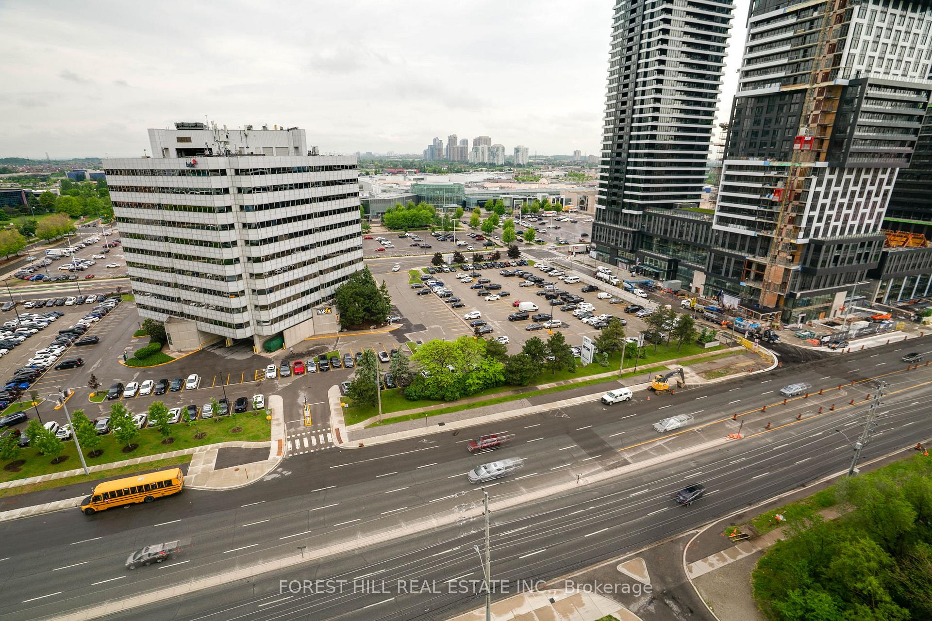 2 Bedrooms Co-op at 220 Burnhamthorpe, Mississauga For sale