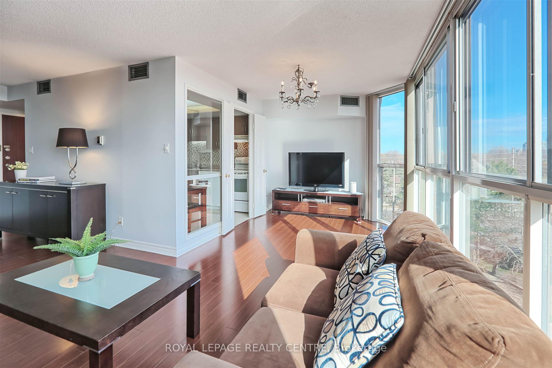 2 Bedrooms Condo at 880 Dundas,  Mississauga For sale