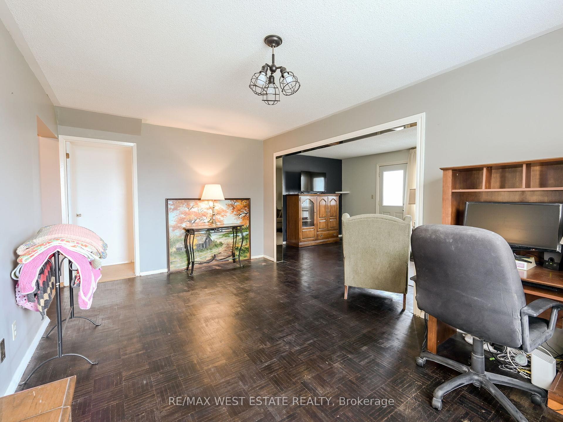 4 Bedrooms Condo at 3665 Flamewood,  Mississauga For sale