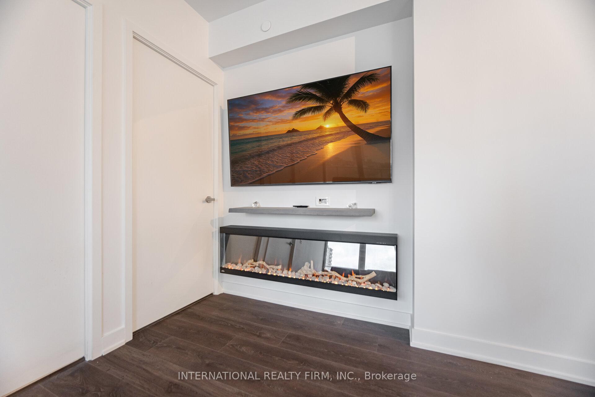 2 Bedrooms Condo at 99 Broadway, Toronto For sale
