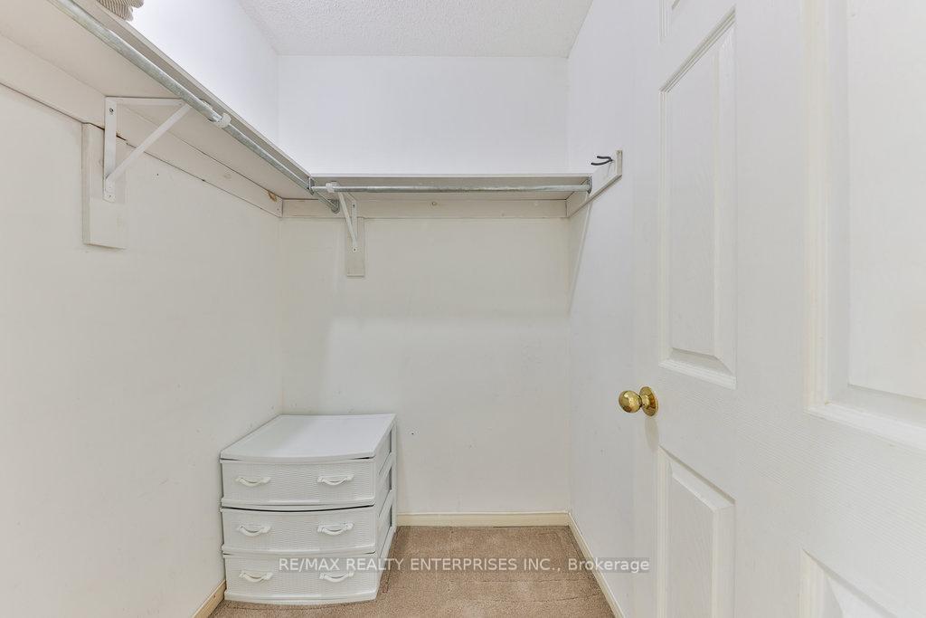 3 Bedrooms Condo at 455 Apache, Mississauga For sale