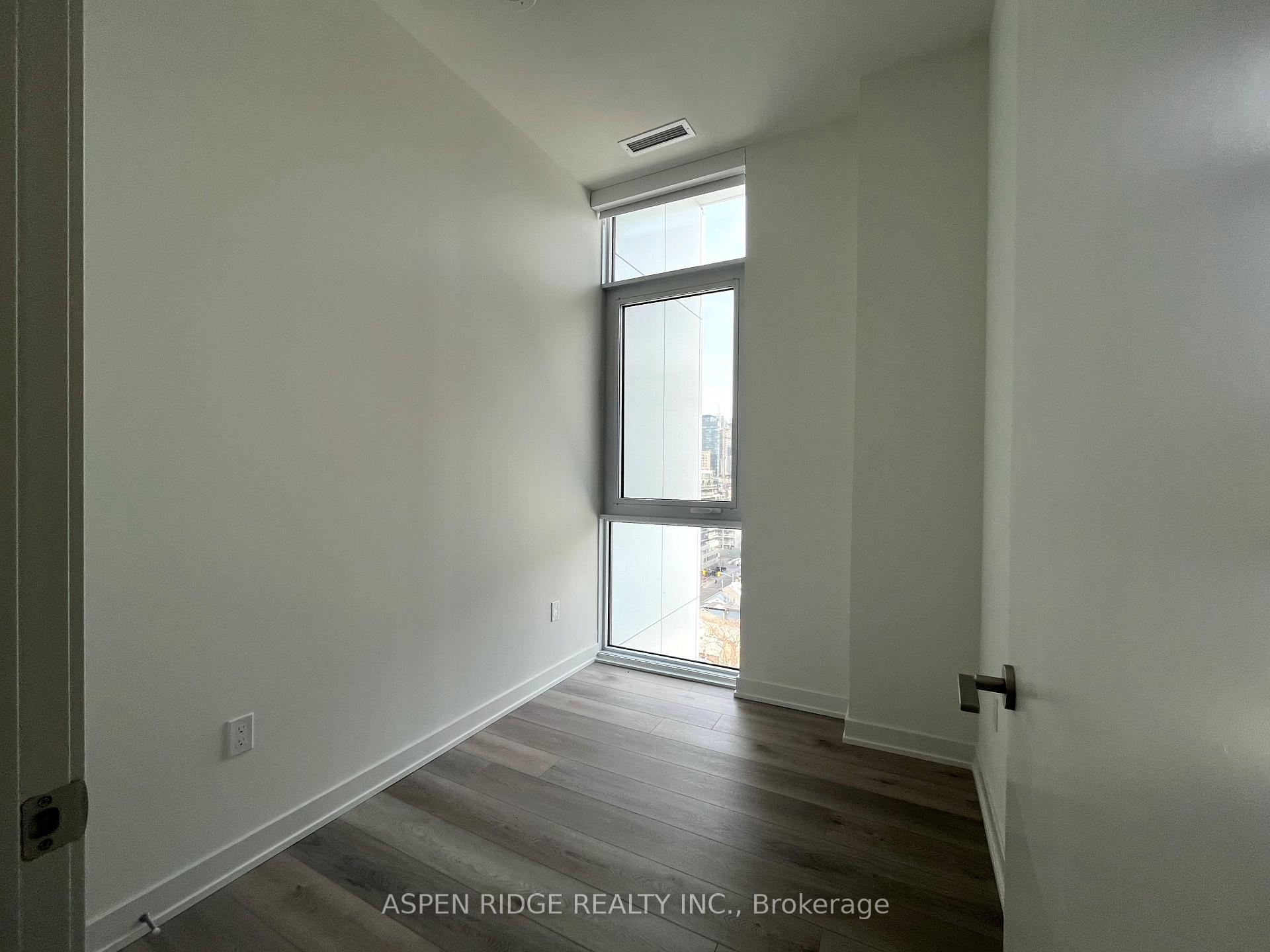 3 Bedrooms Condo at 9 TECUMSETH,  Toronto For sale