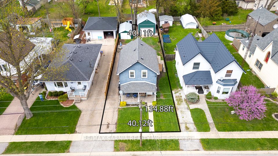 56 MAIN Street, St. Clair, ON N0N 1H0