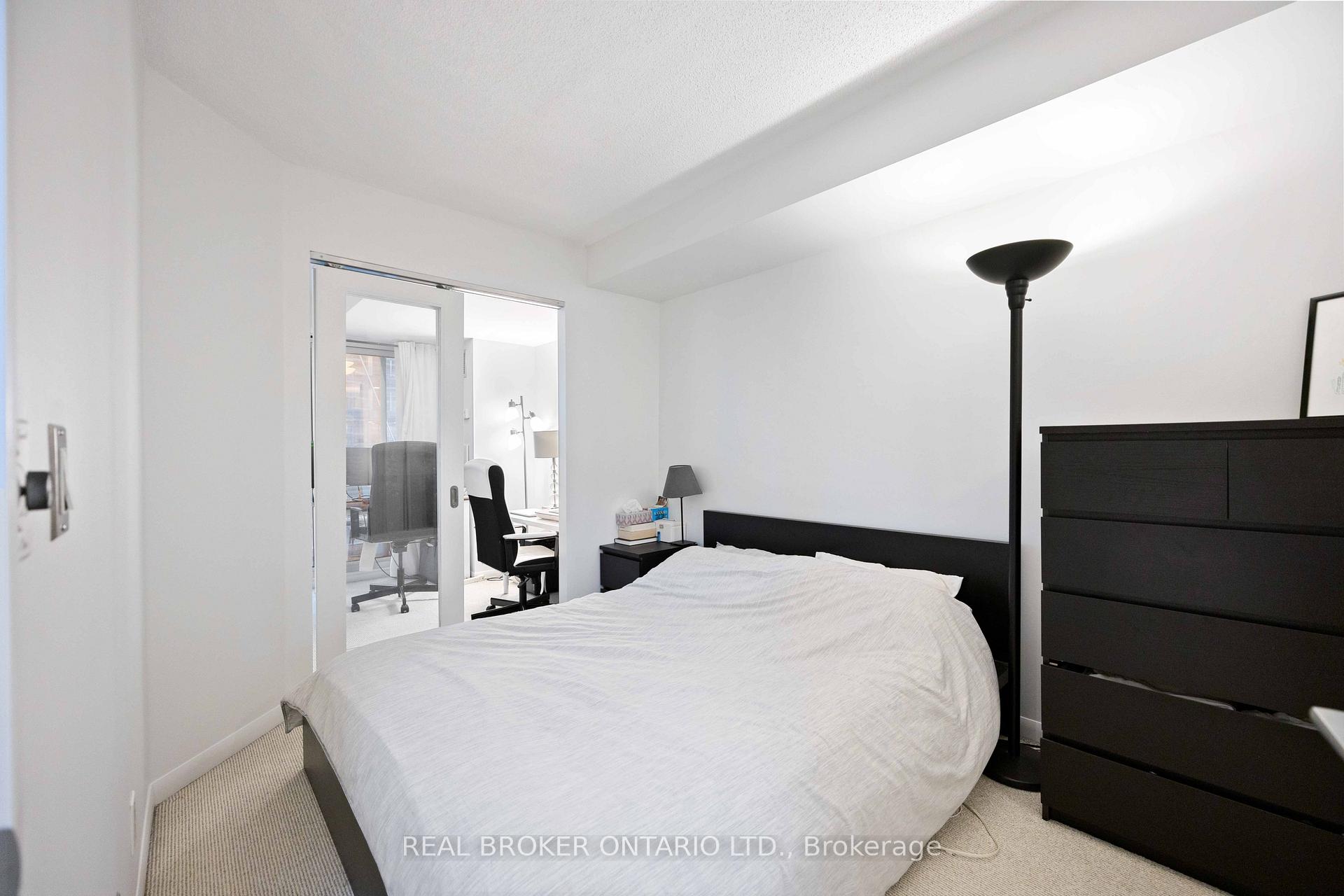 2 Bedrooms Condo at 18 Yonge,  Toronto For sale