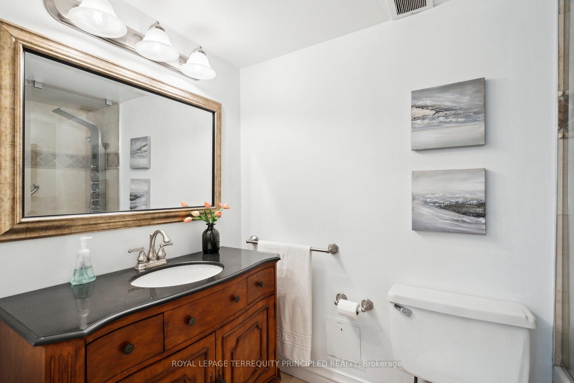 3 Bedrooms Condo at 1400 Dixie, Mississauga For sale