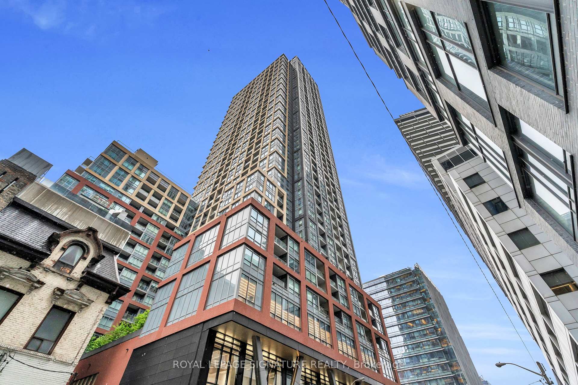 3 Bedrooms Condo at 108 Peter, Toronto For sale