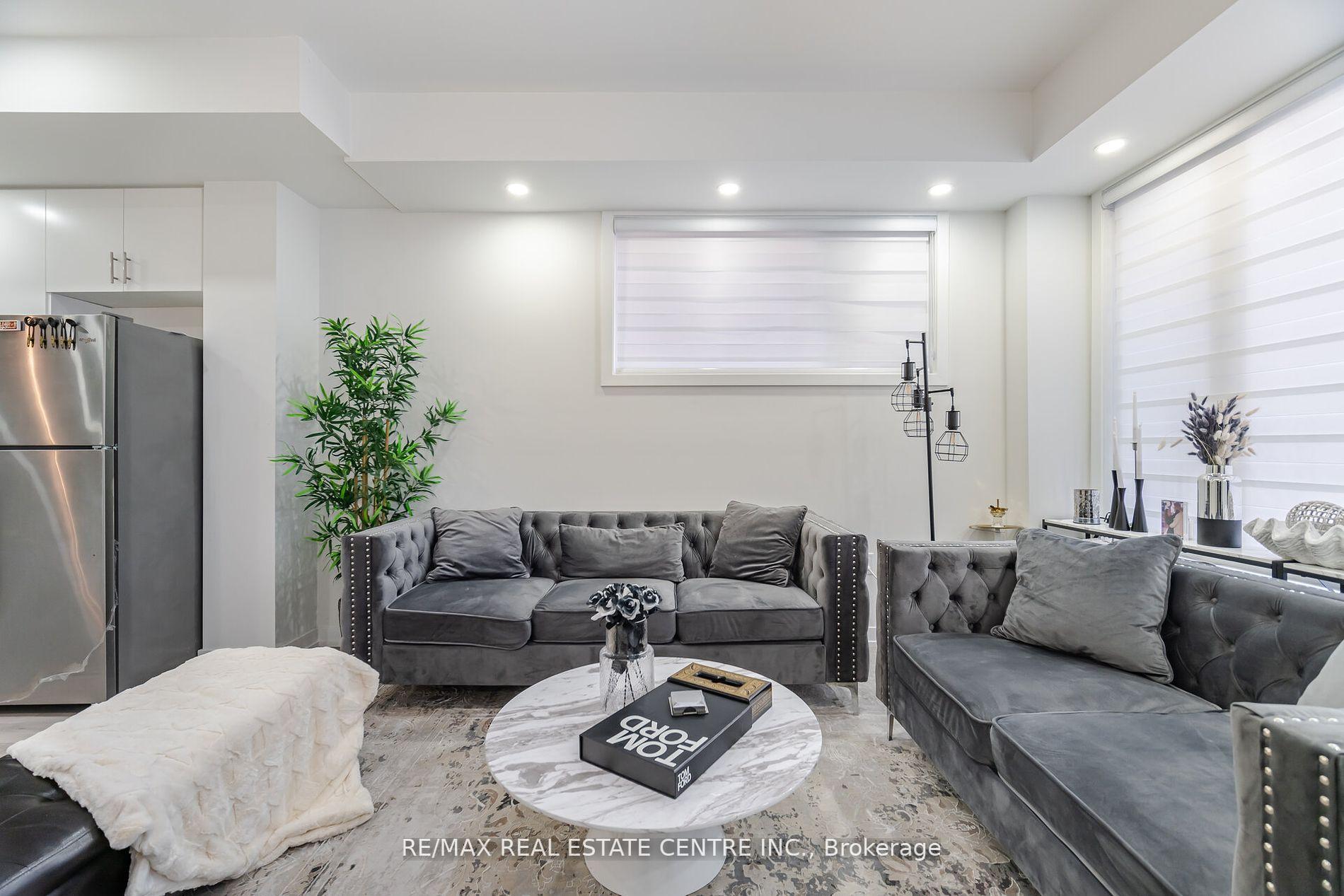 2 Bedrooms Condo at 3562 Colonial,  Mississauga For sale