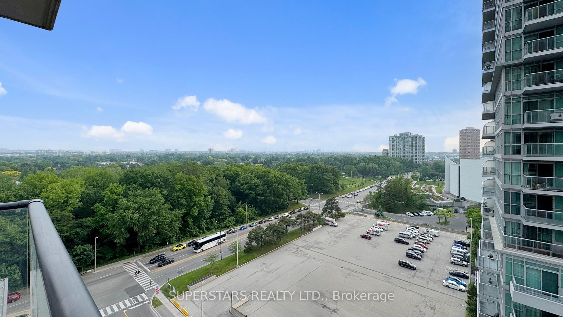 2 Bedrooms Condo at 25 Town Centre, Toronto For sale
