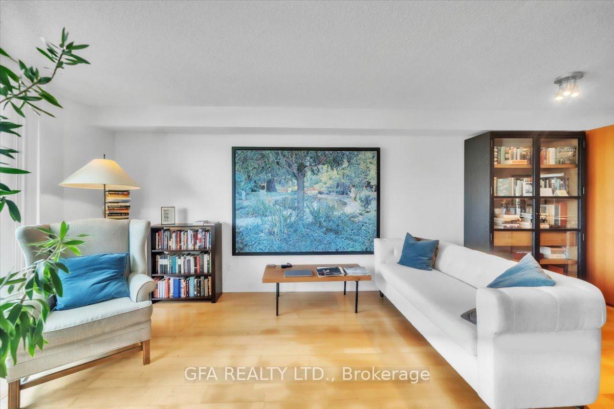 2 Bedrooms Condo at 550 Queens, Toronto For sale