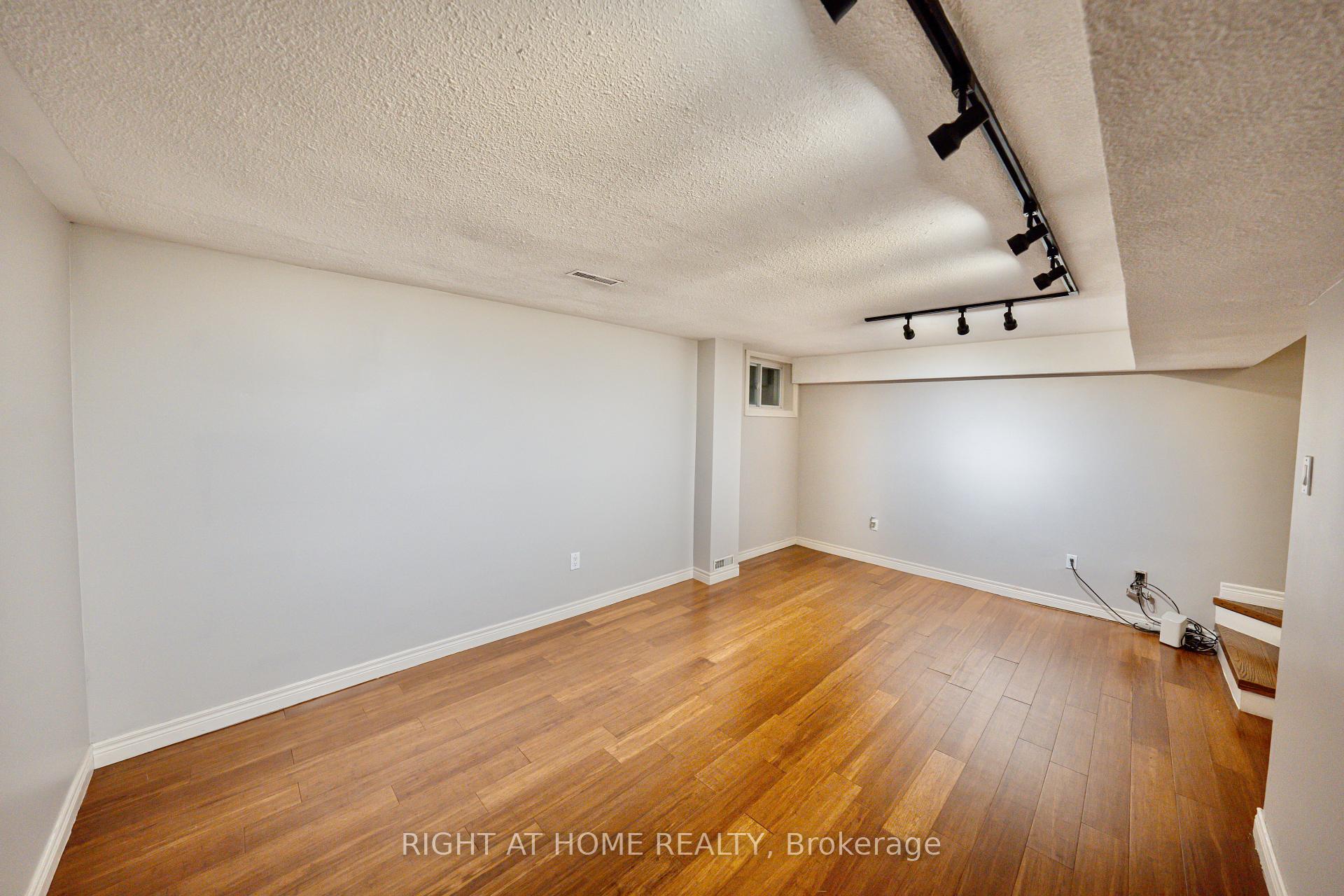 3 Bedrooms Condo at 43 Wild Ginger,  Toronto For sale
