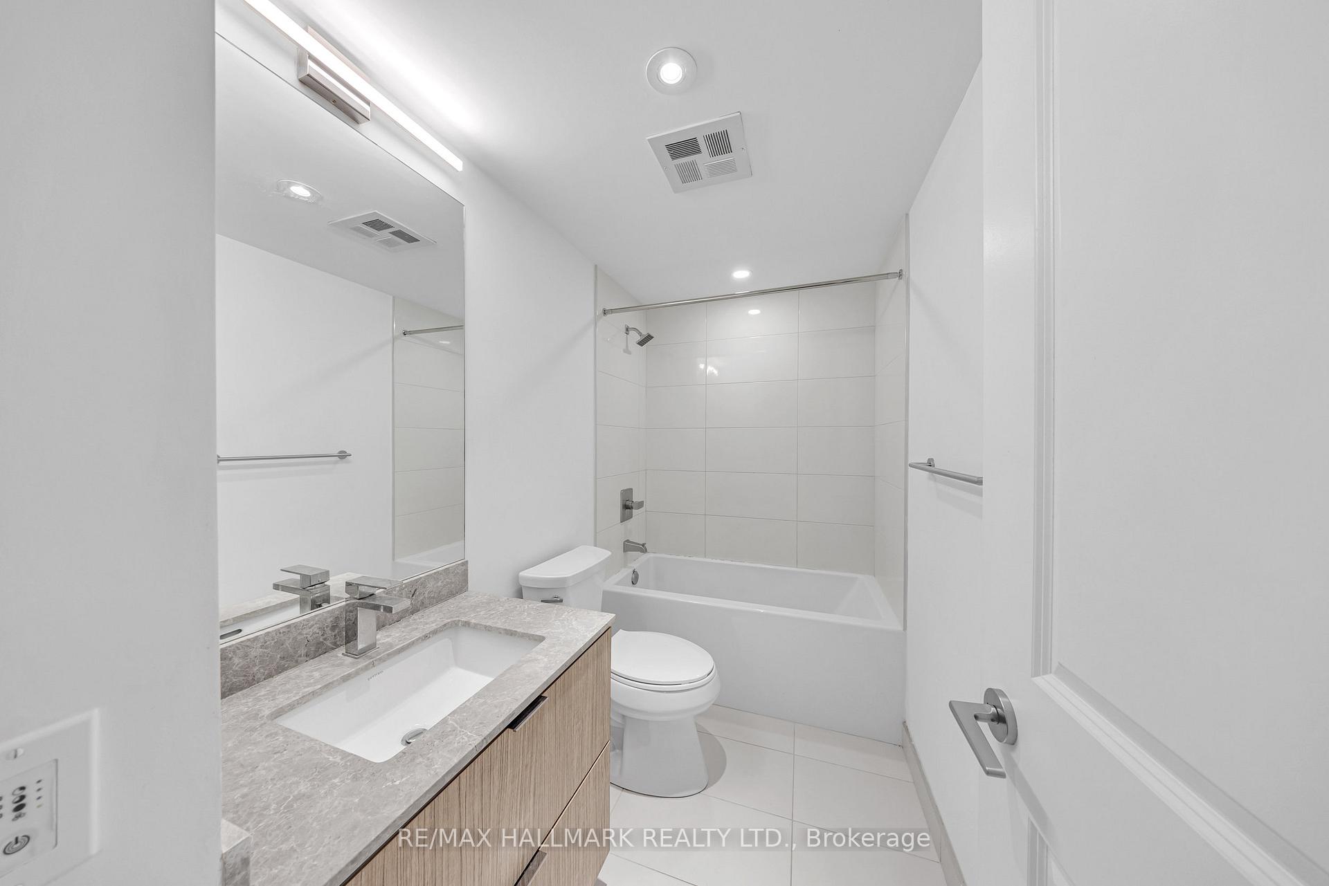 2 Bedrooms Condo at 395 Bloor, Toronto For sale