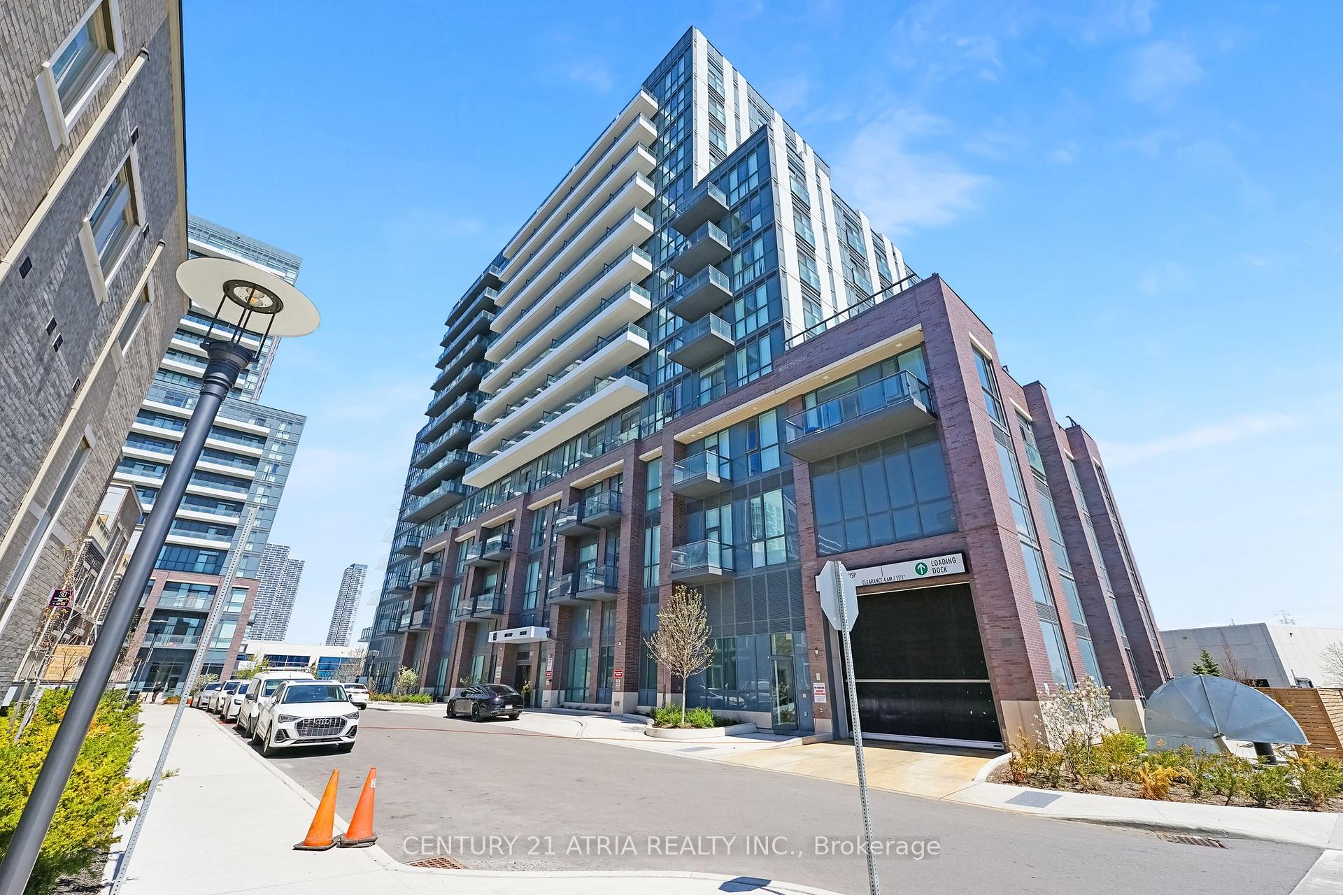 2 Bedrooms Condo at 60 Honeycrisp, Vaughan For sale