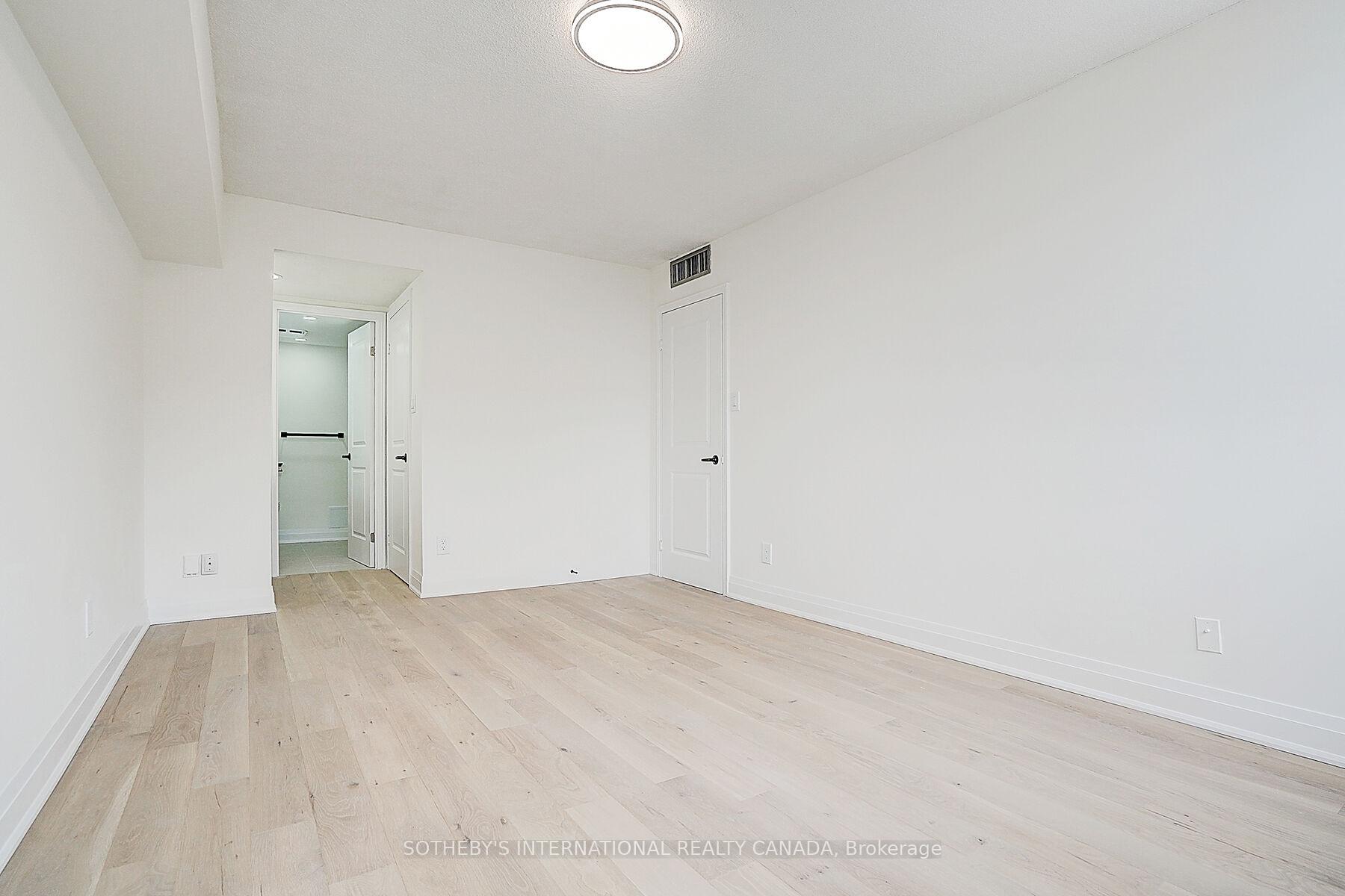2 Bedrooms Condo at 1240 Marlborough, Oakville For sale