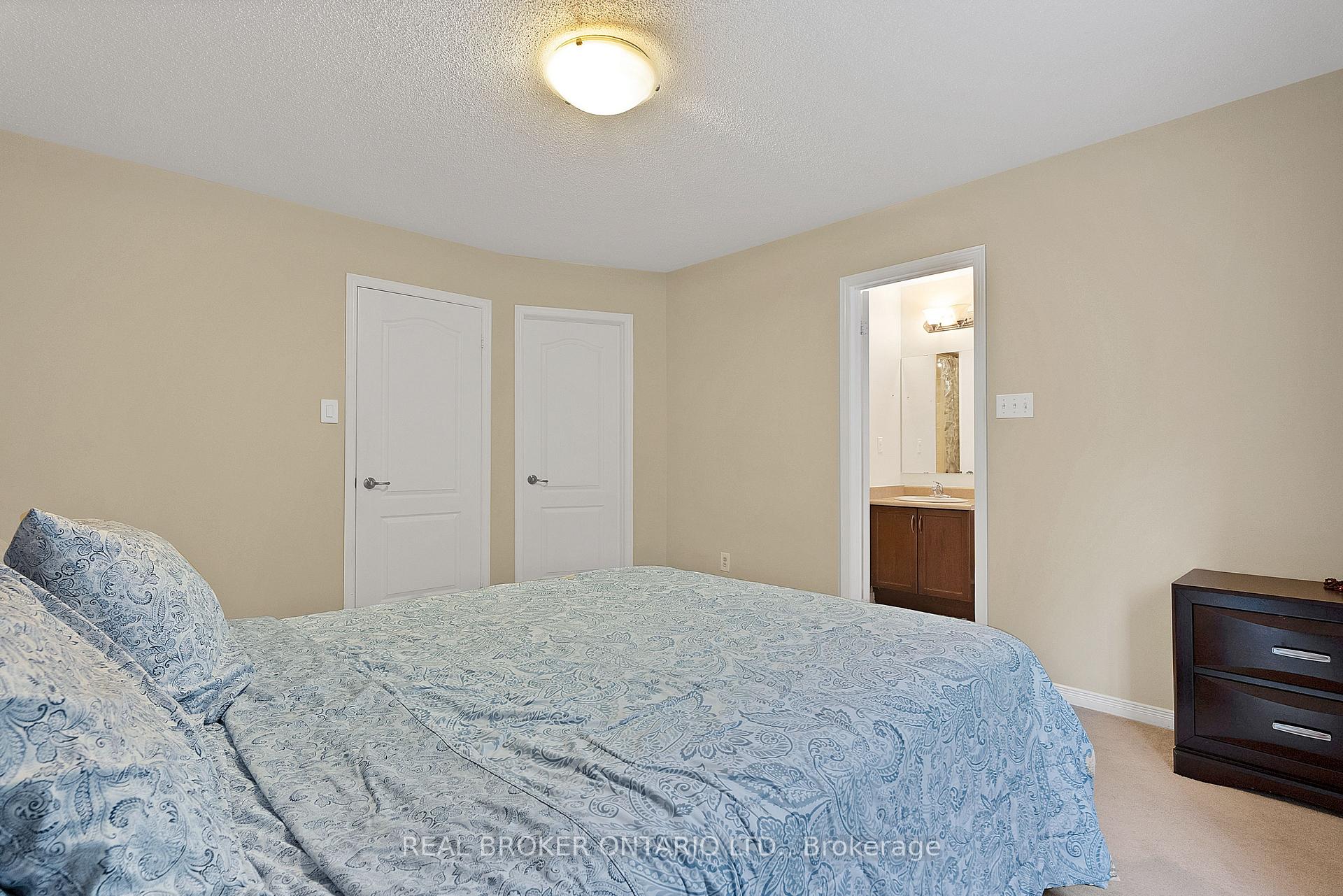 3 Bedrooms Condo at 7360 Zinnia, Mississauga For sale